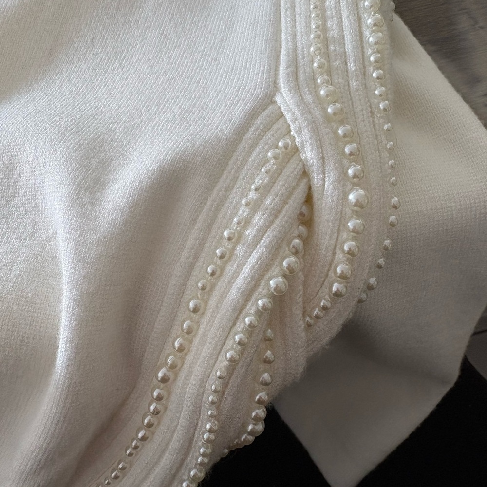 Chico's Elegant White Sweater with Pearl Accents - Picture 2 of 11